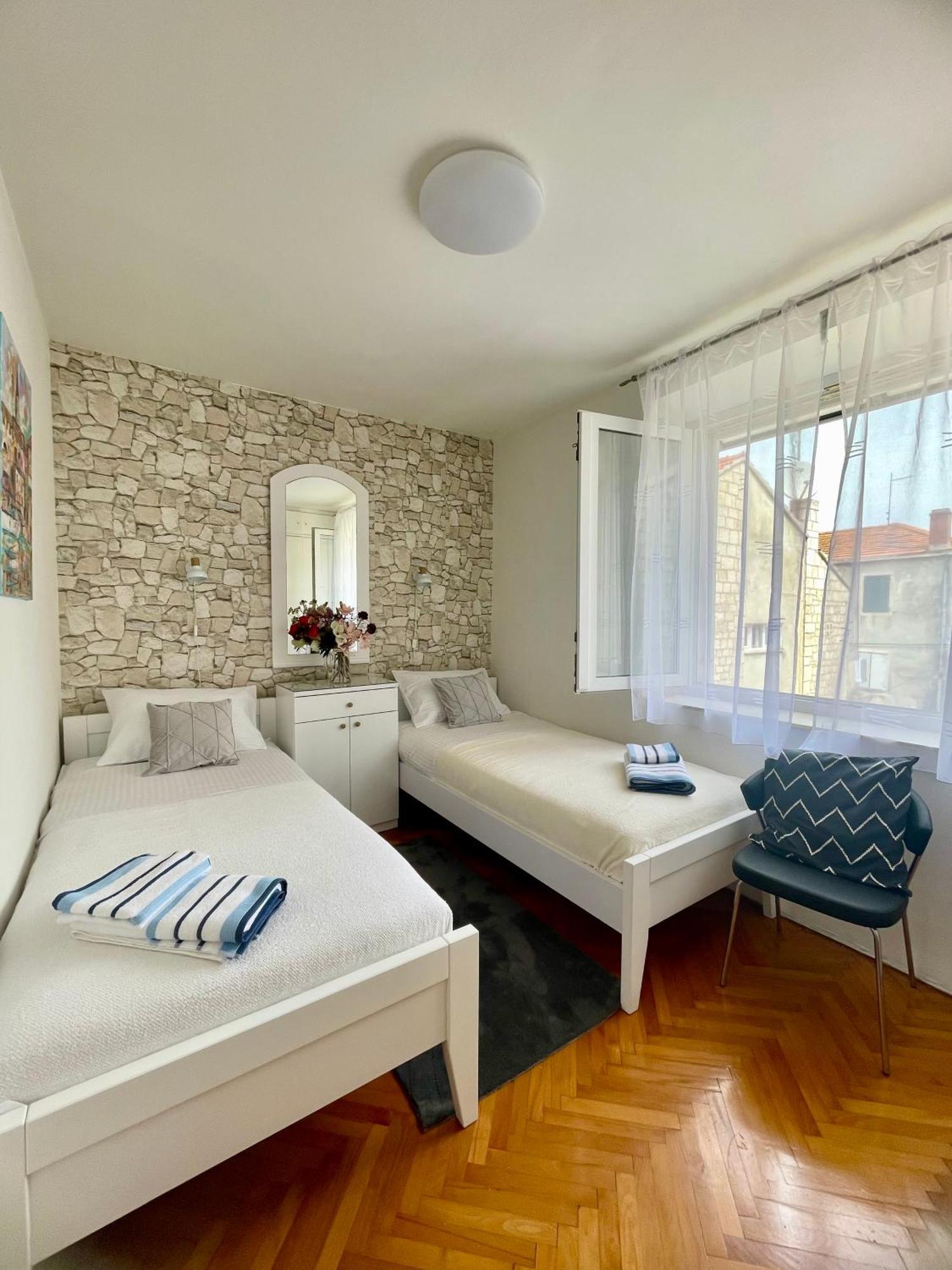 Dinka Old Town Apartment With Sea View Trogir Exteriör bild