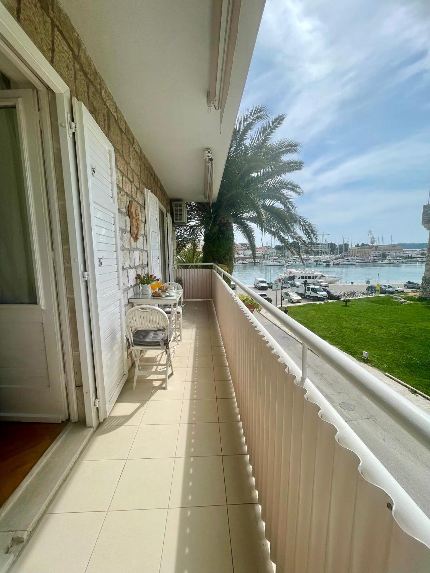 Dinka Old Town Apartment With Sea View Trogir Exteriör bild