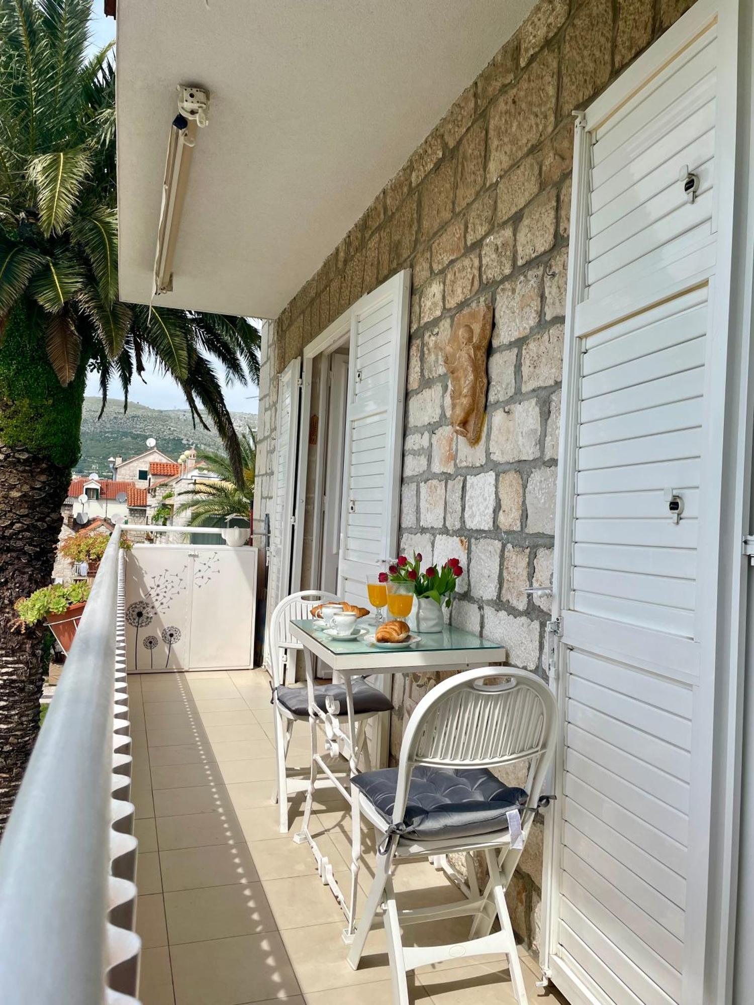Dinka Old Town Apartment With Sea View Trogir Exteriör bild