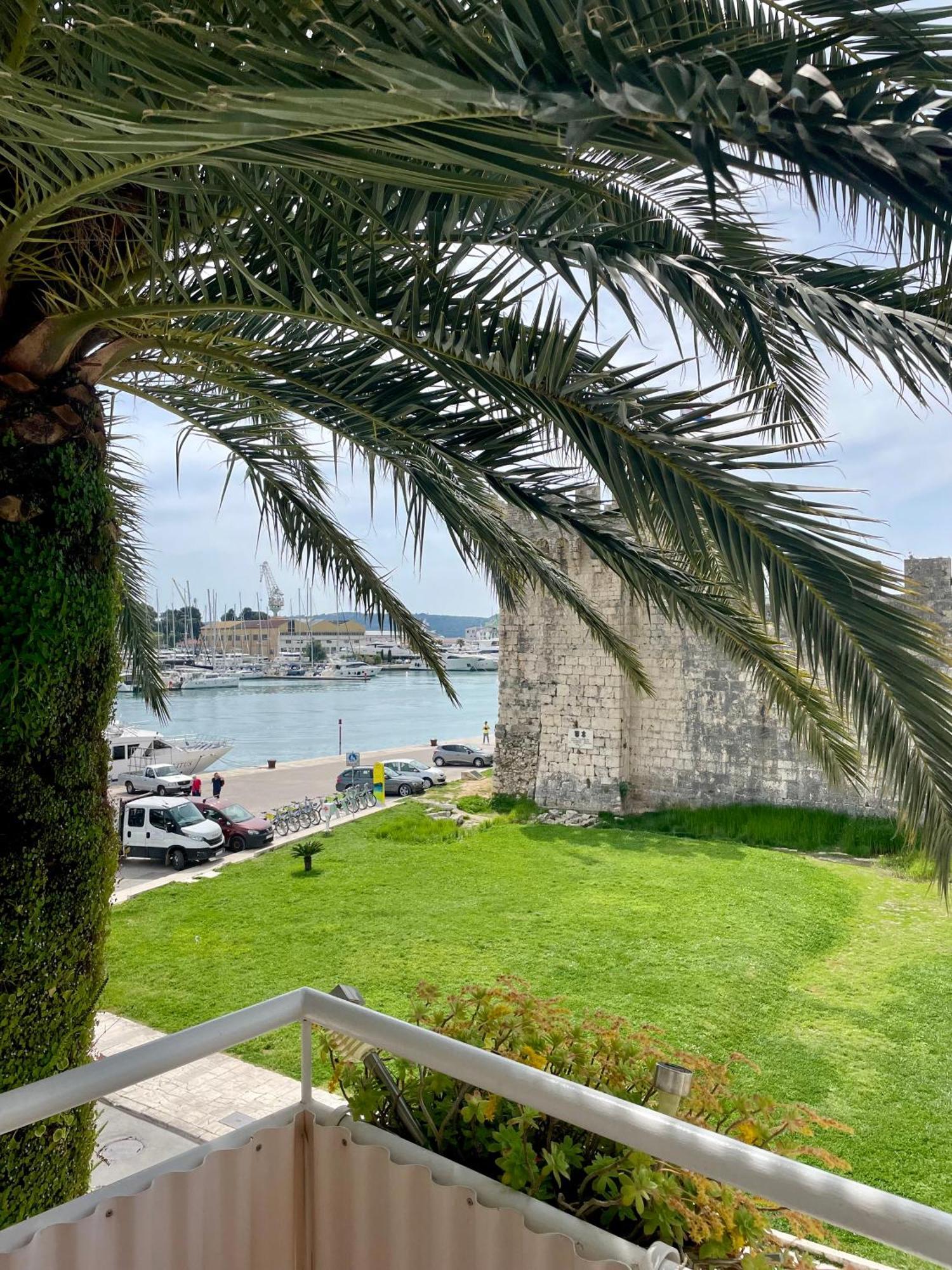 Dinka Old Town Apartment With Sea View Trogir Exteriör bild