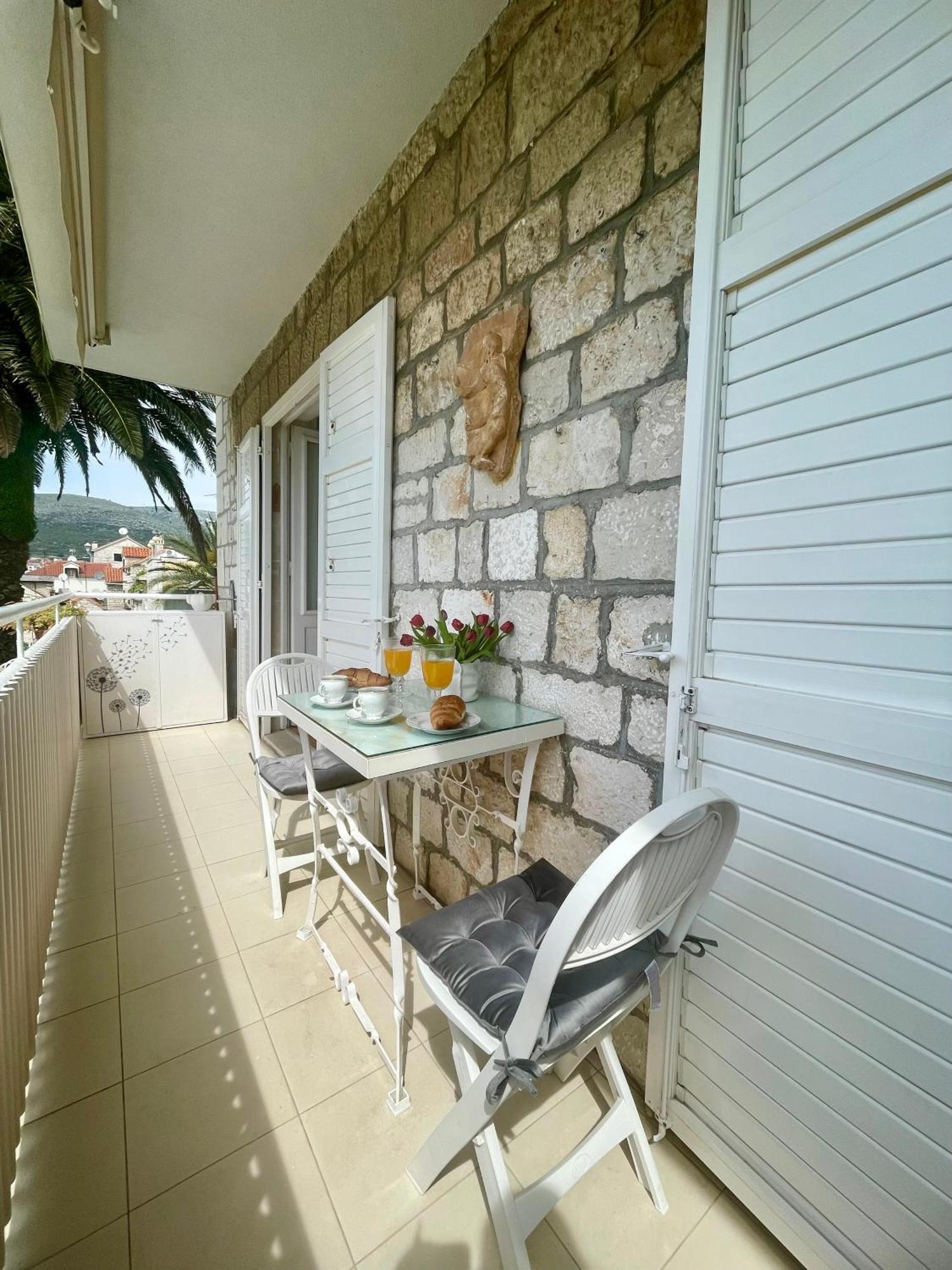 Dinka Old Town Apartment With Sea View Trogir Exteriör bild