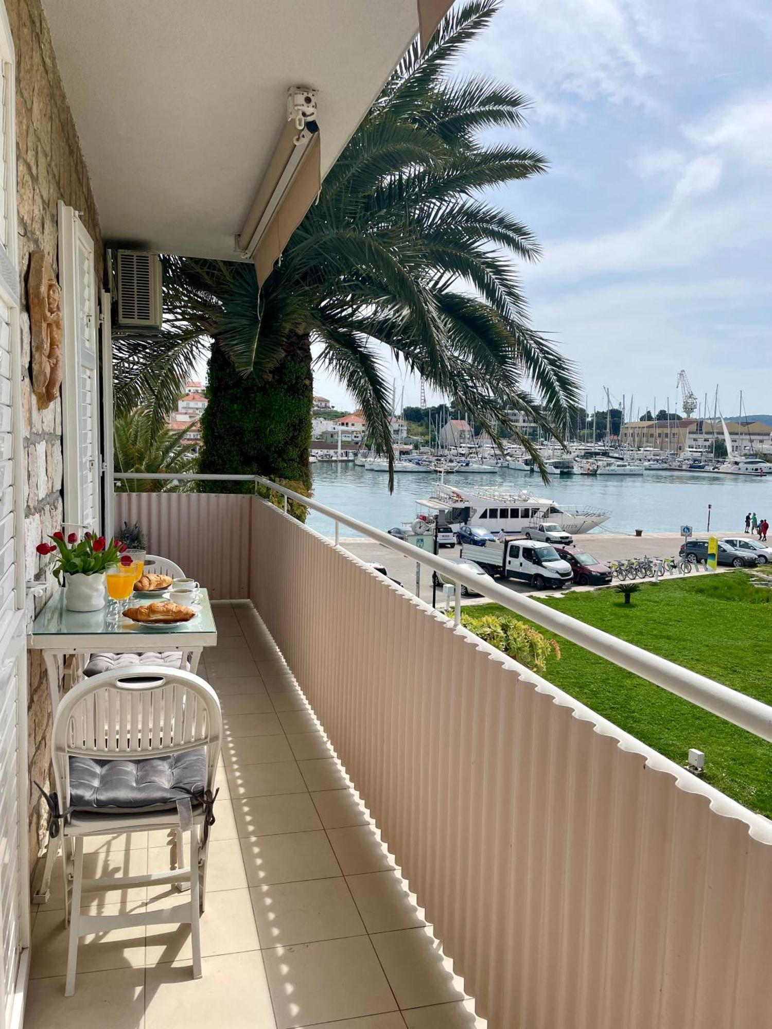 Dinka Old Town Apartment With Sea View Trogir Exteriör bild