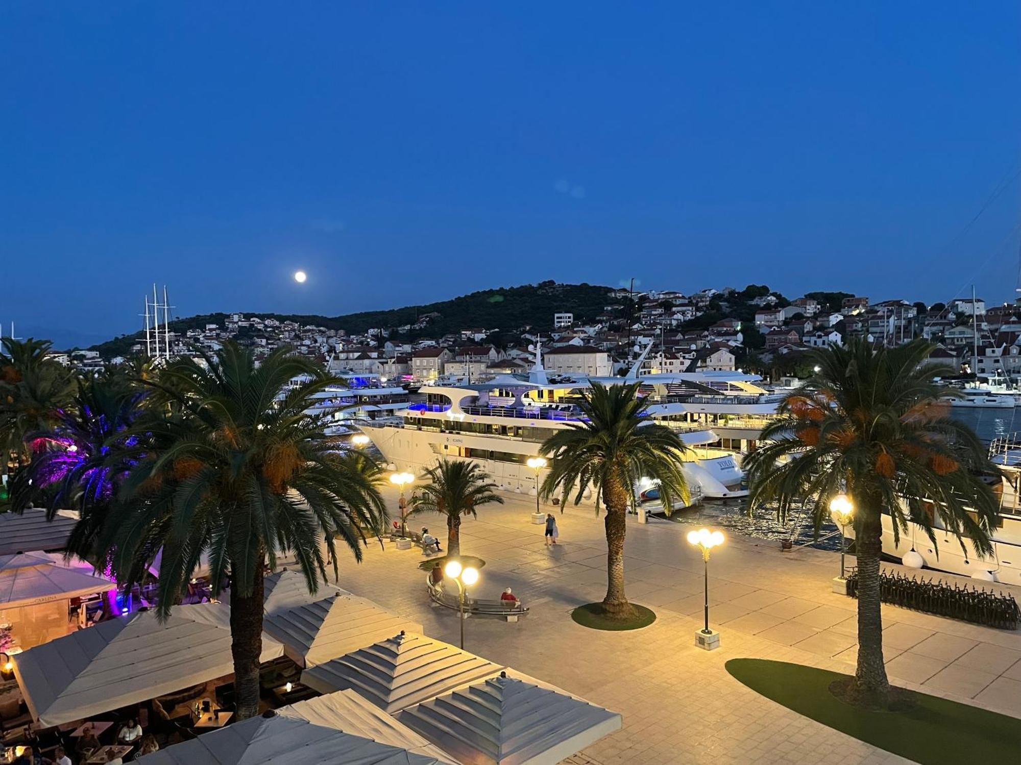 Dinka Old Town Apartment With Sea View Trogir Exteriör bild